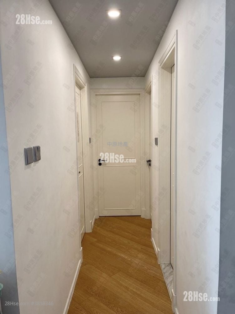 Parc Palais Rental 829 ft²