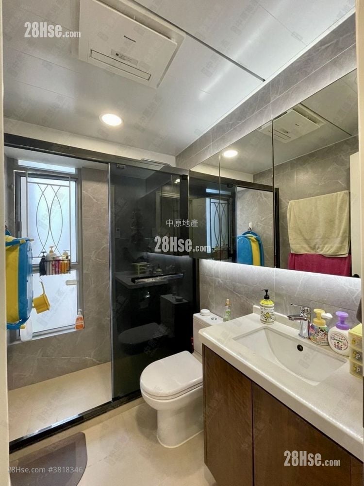 Parc Palais Rental 829 ft²