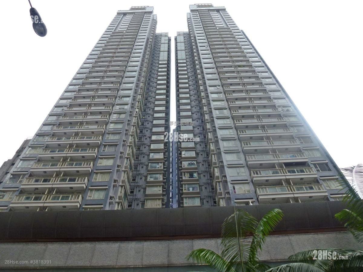 Centre Stage Sell 3 Bedrooms , 2 Bathrooms 773 ft²