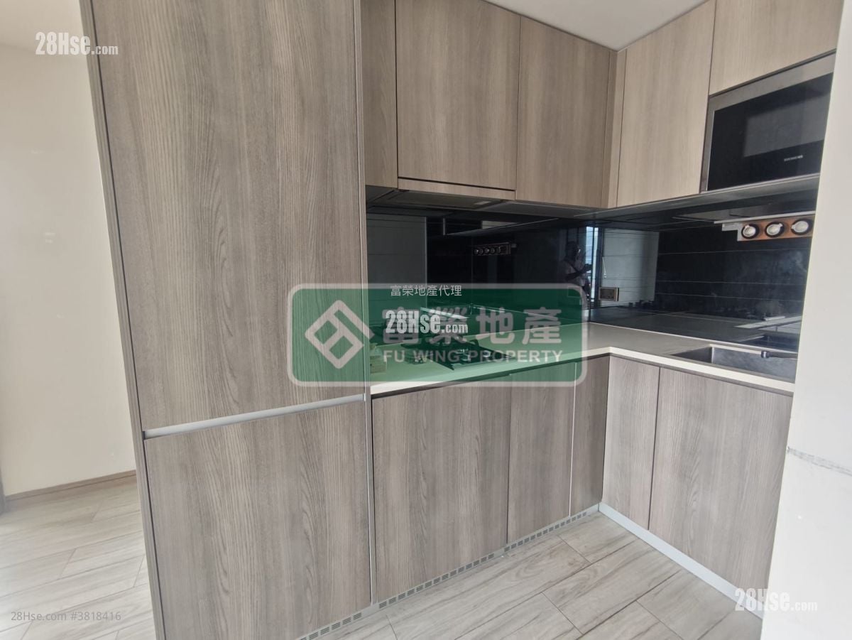 Park One Sell 3 Bedrooms , 1 Bathroom 418 ft²