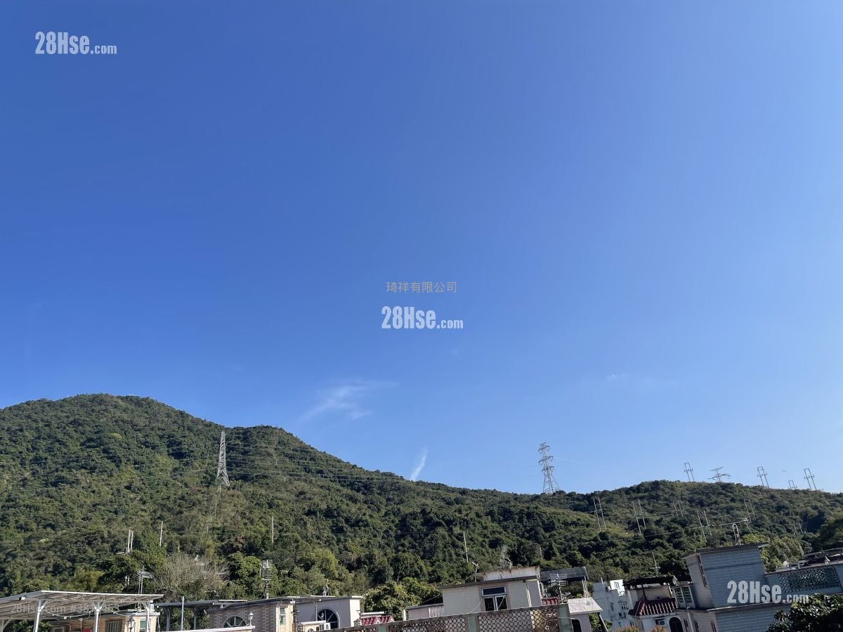 村屋 售盤 3 房 , 1 浴室 700 平方呎