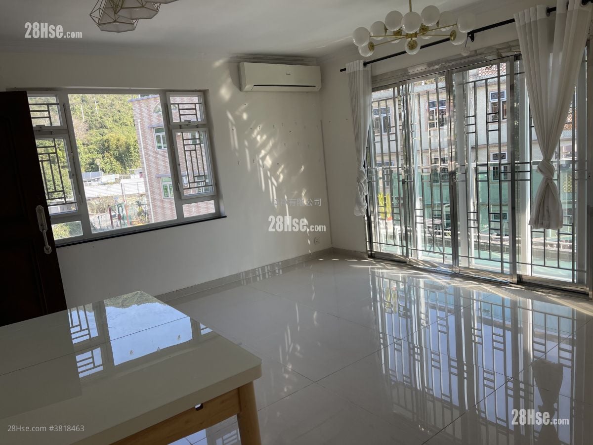 村屋 售盤 3 房 , 1 浴室 700 平方呎