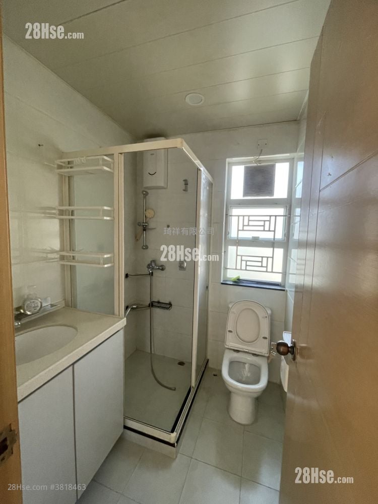 村屋 售盤 3 房 , 1 浴室 700 平方呎