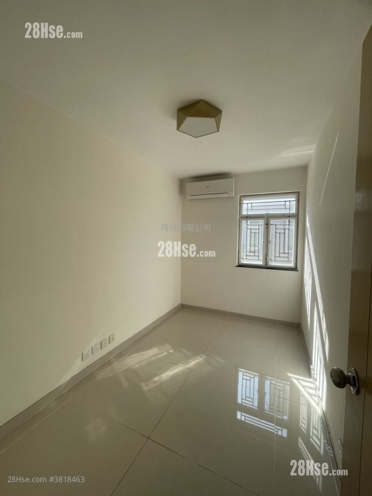 村屋 售盤 3 房 , 1 浴室 700 平方呎