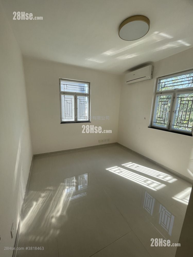 村屋 售盤 3 房 , 1 浴室 700 平方呎