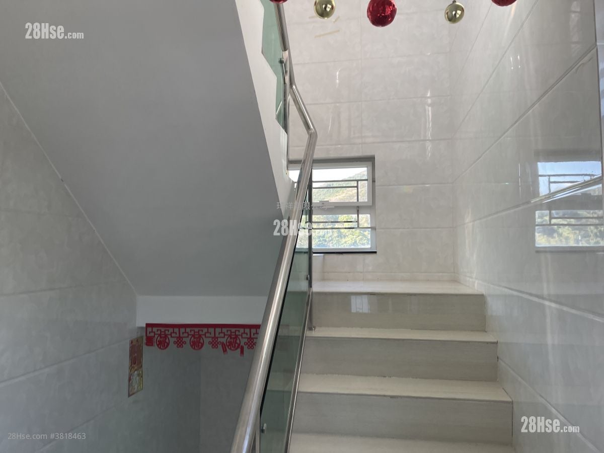 村屋 售盤 3 房 , 1 浴室 700 平方呎