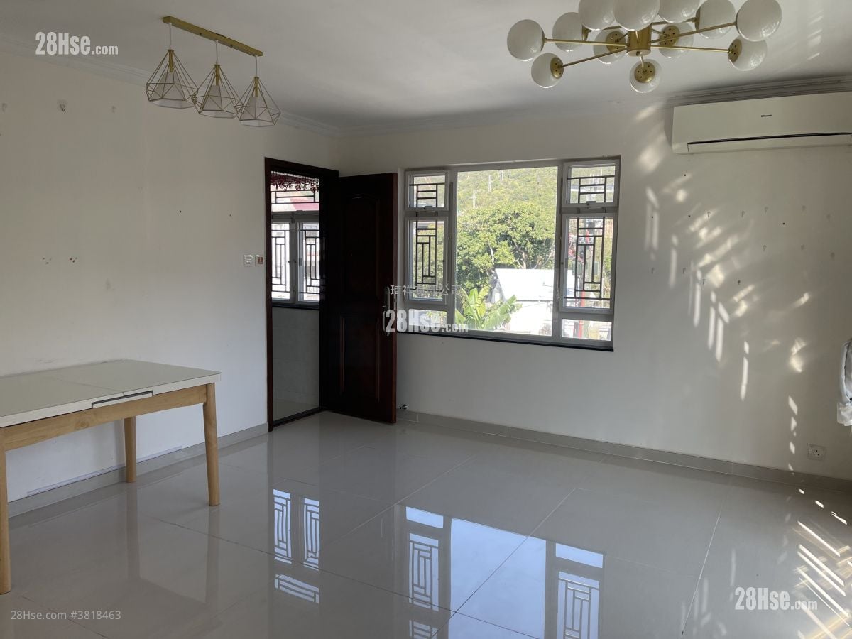 村屋 售盤 3 房 , 1 浴室 700 平方呎