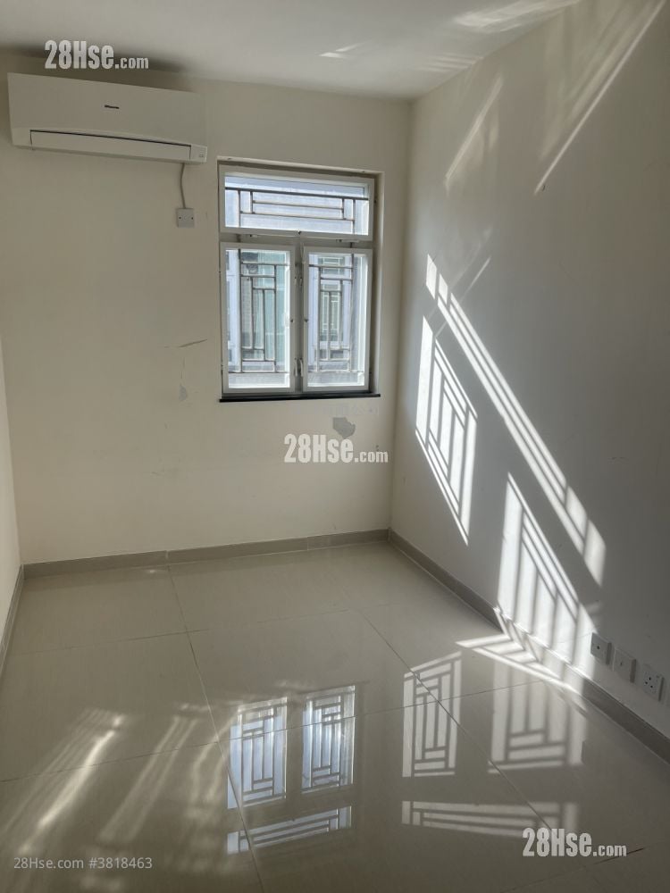 村屋 售盤 3 房 , 1 浴室 700 平方呎