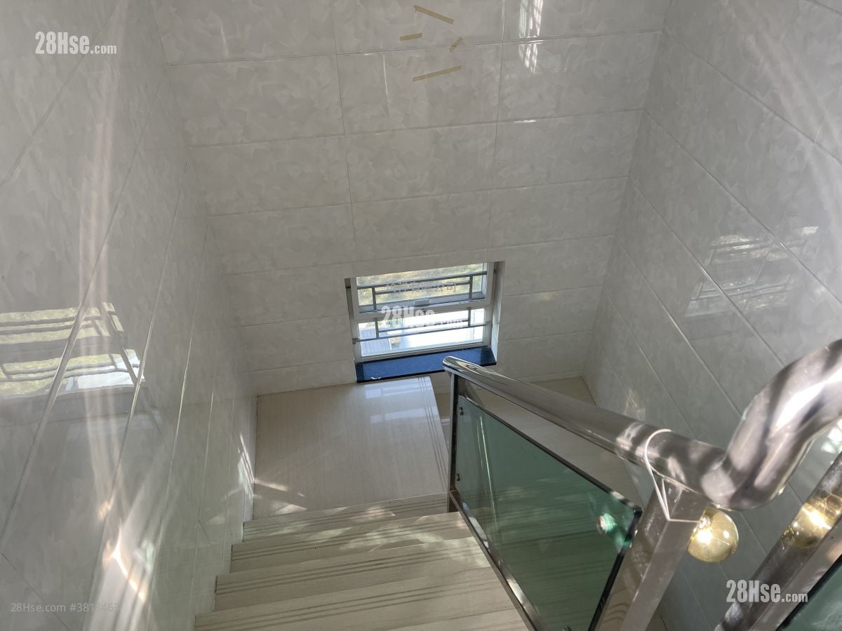 村屋 售盤 3 房 , 1 浴室 700 平方呎