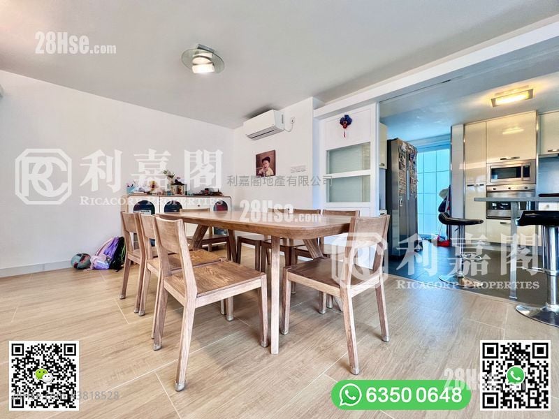 南围 售盘 4 房 , 3 浴室 2,100 平方尺