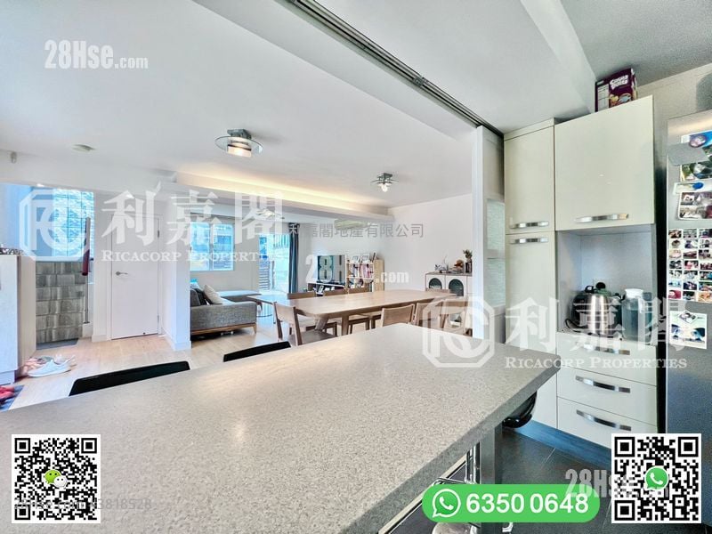 南围 售盘 4 房 , 3 浴室 2,100 平方尺