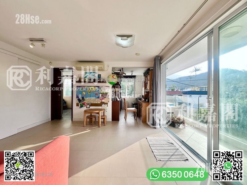 南围 售盘 4 房 , 3 浴室 2,100 平方尺