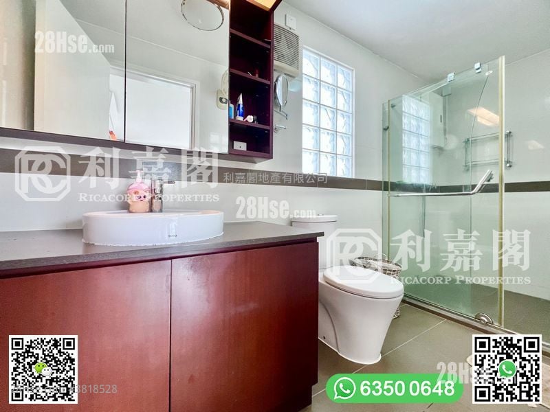 南围 售盘 4 房 , 3 浴室 2,100 平方尺