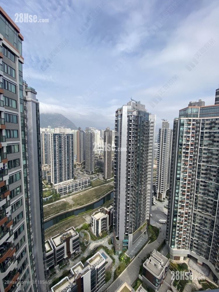 K. Summit Sell 2 Bedrooms 459 ft²