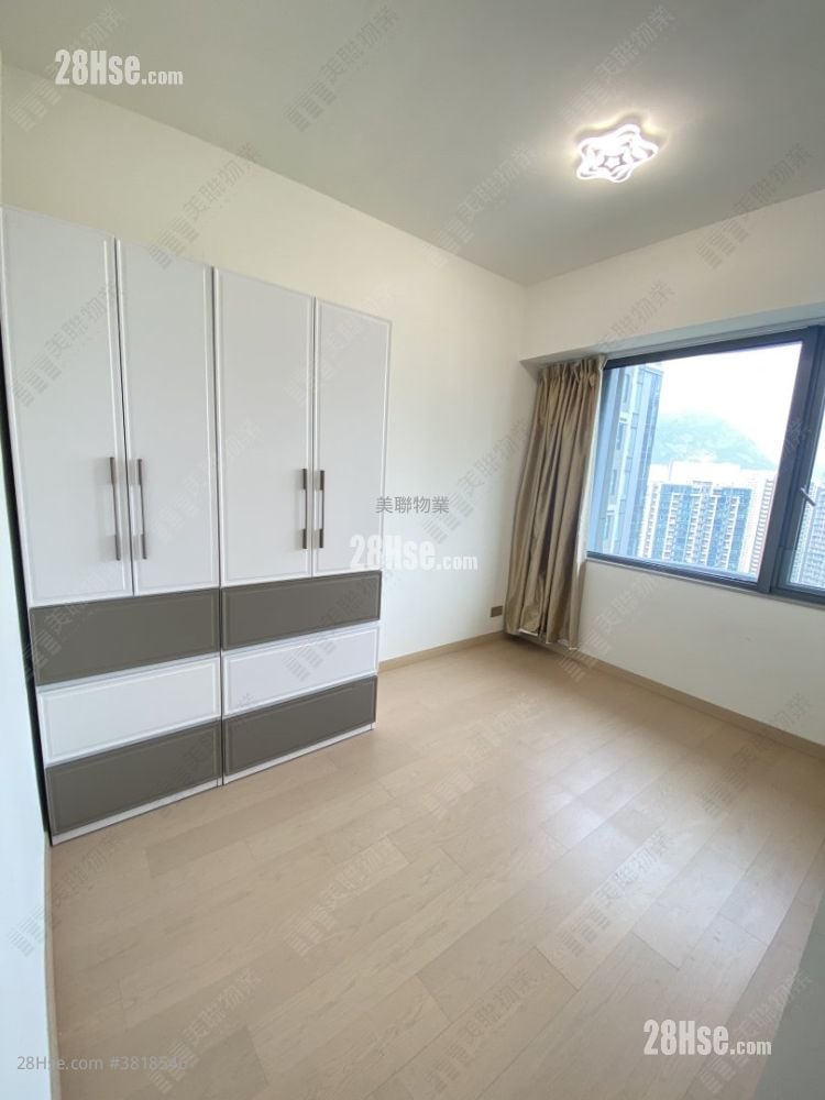 K. Summit Sell 2 Bedrooms 459 ft²