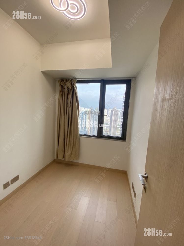 K. Summit Sell 2 Bedrooms 459 ft²