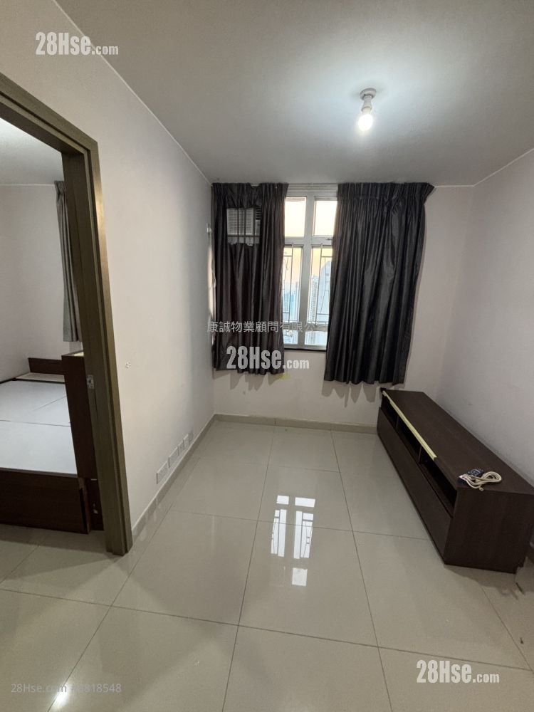 Hong Wah Court Sell 2 Bedrooms , 1 Bathroom 423 ft²