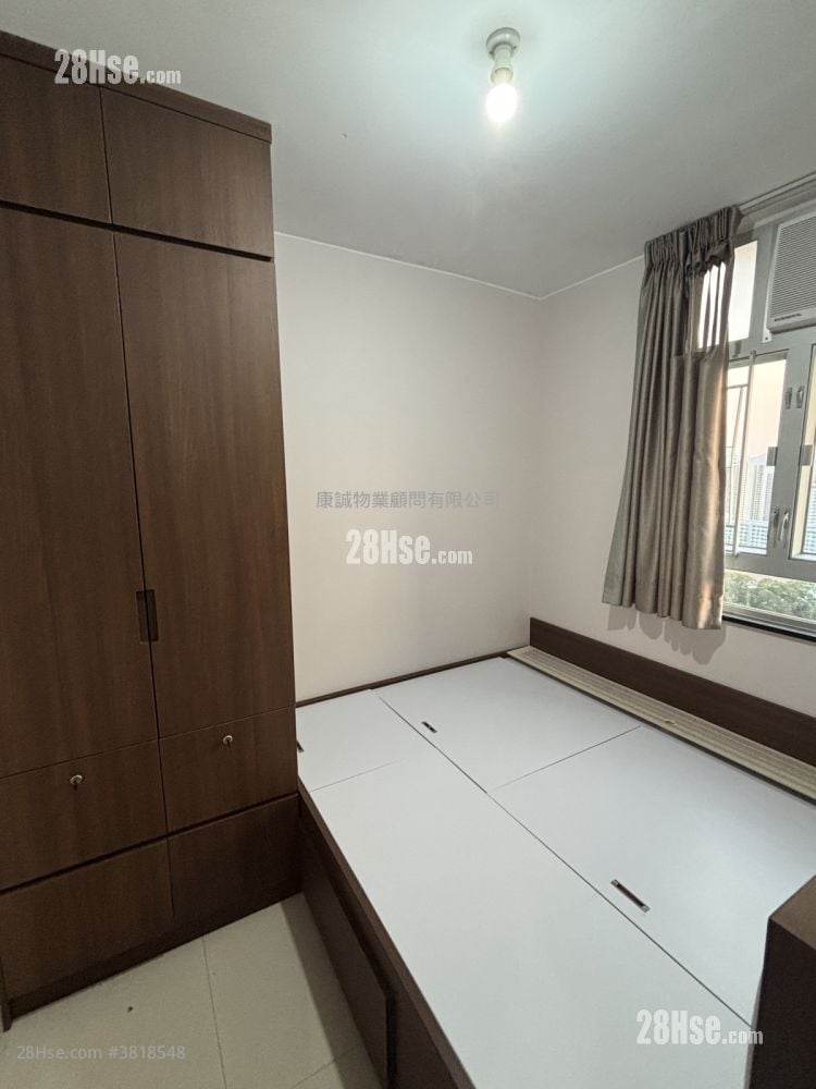 Hong Wah Court Sell 2 Bedrooms , 1 Bathroom 423 ft²