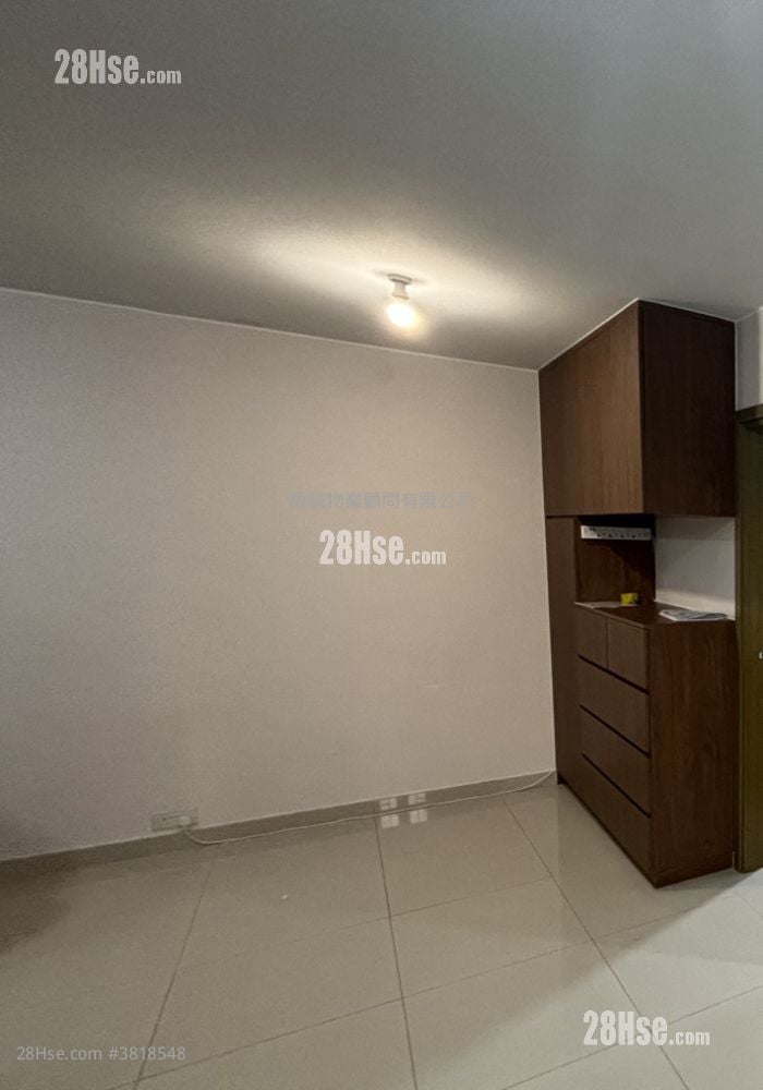 Hong Wah Court Sell 2 Bedrooms , 1 Bathroom 423 ft²