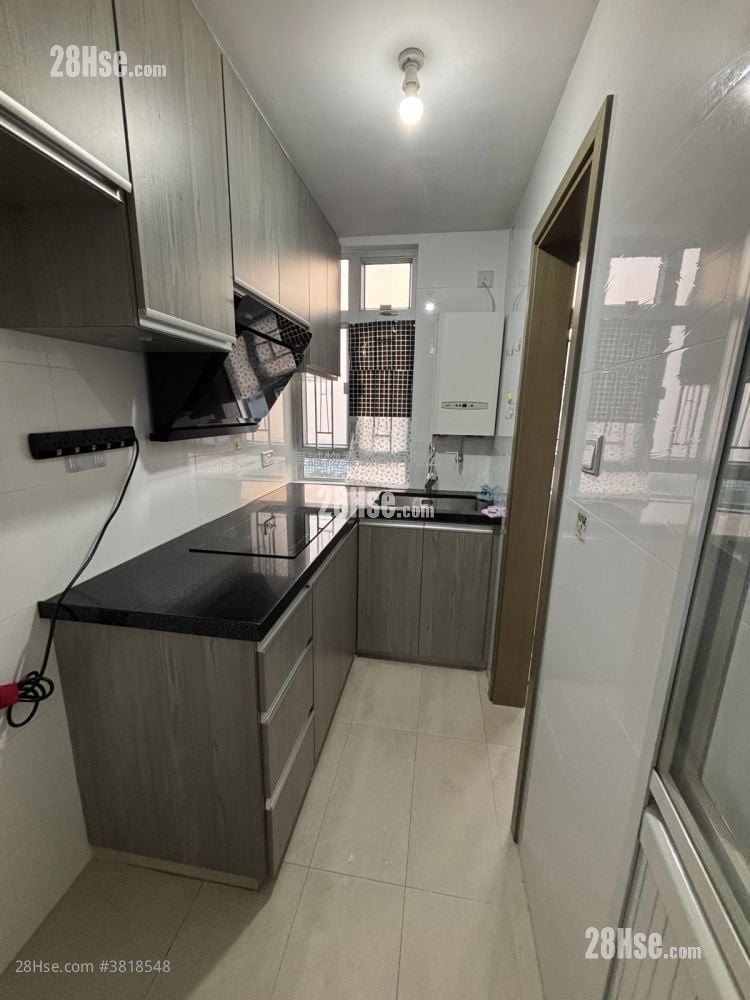 Hong Wah Court Sell 2 Bedrooms , 1 Bathroom 423 ft²