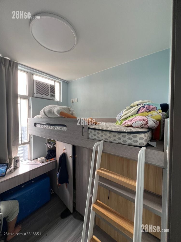 Yu Chui Court Sell 3 Bedrooms , 2 Bathrooms 650 ft²