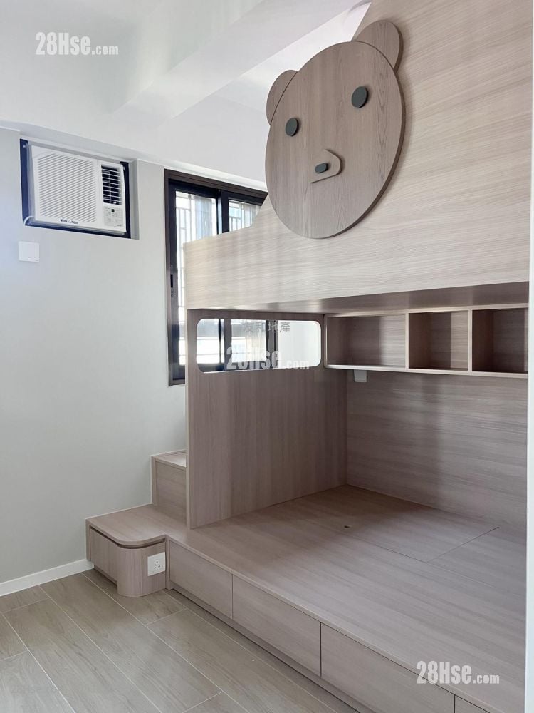 Gallant Villa Sell 3 Bedrooms , 2 Bathrooms 725 ft²