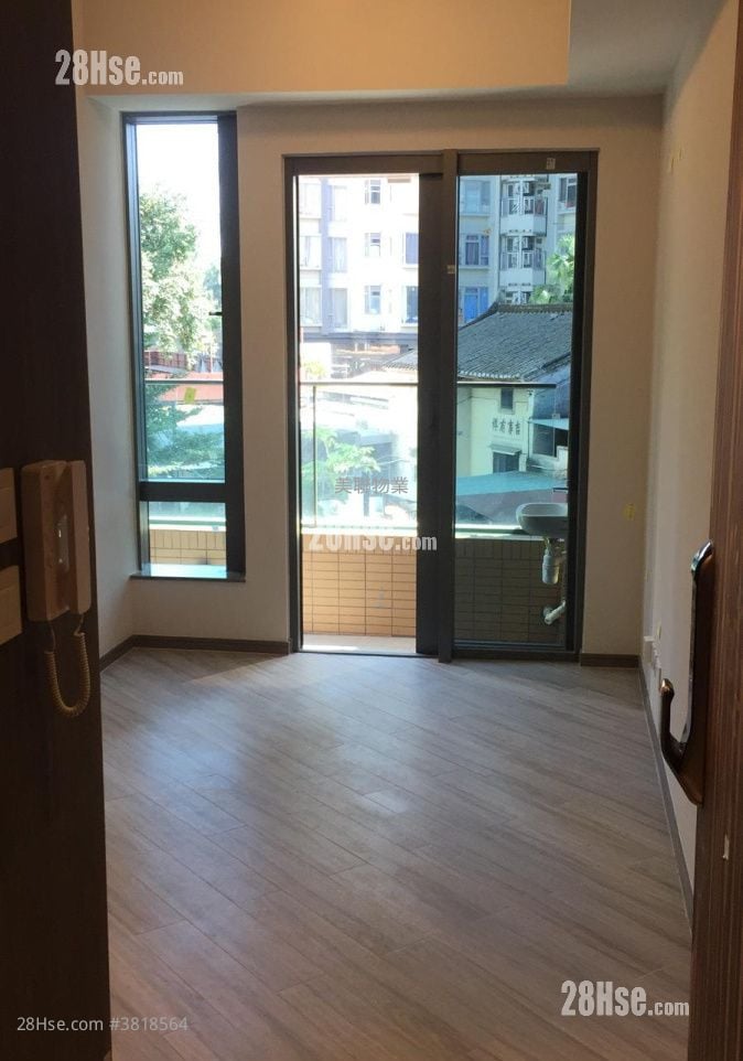 living room: Sereno Verde Sell 2 Bedrooms , 1 Bathroom 332 ft²