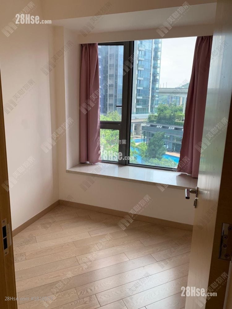 master room: Riva Sell 3 Bedrooms , 2 Bathrooms 649 ft²