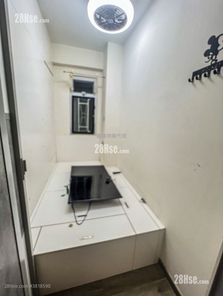 工人房: 單幢樓房 租盤 3 房 , 1 浴室 426 平方呎