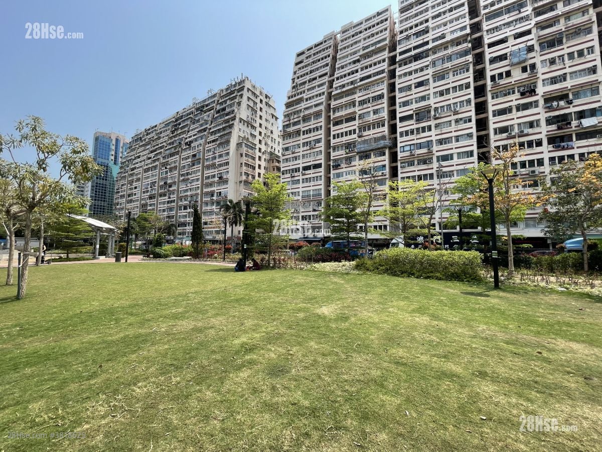 Man King Building Sell 4 Bedrooms 820 ft²