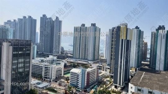 The Sparkle Sell 3 Bedrooms , 2 Bathrooms 670 ft²