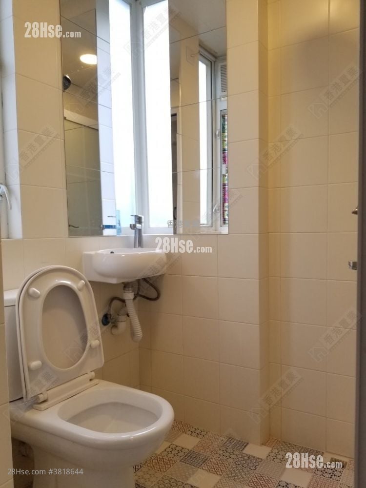 山河大廈 售盤 1 浴室 240 平方呎