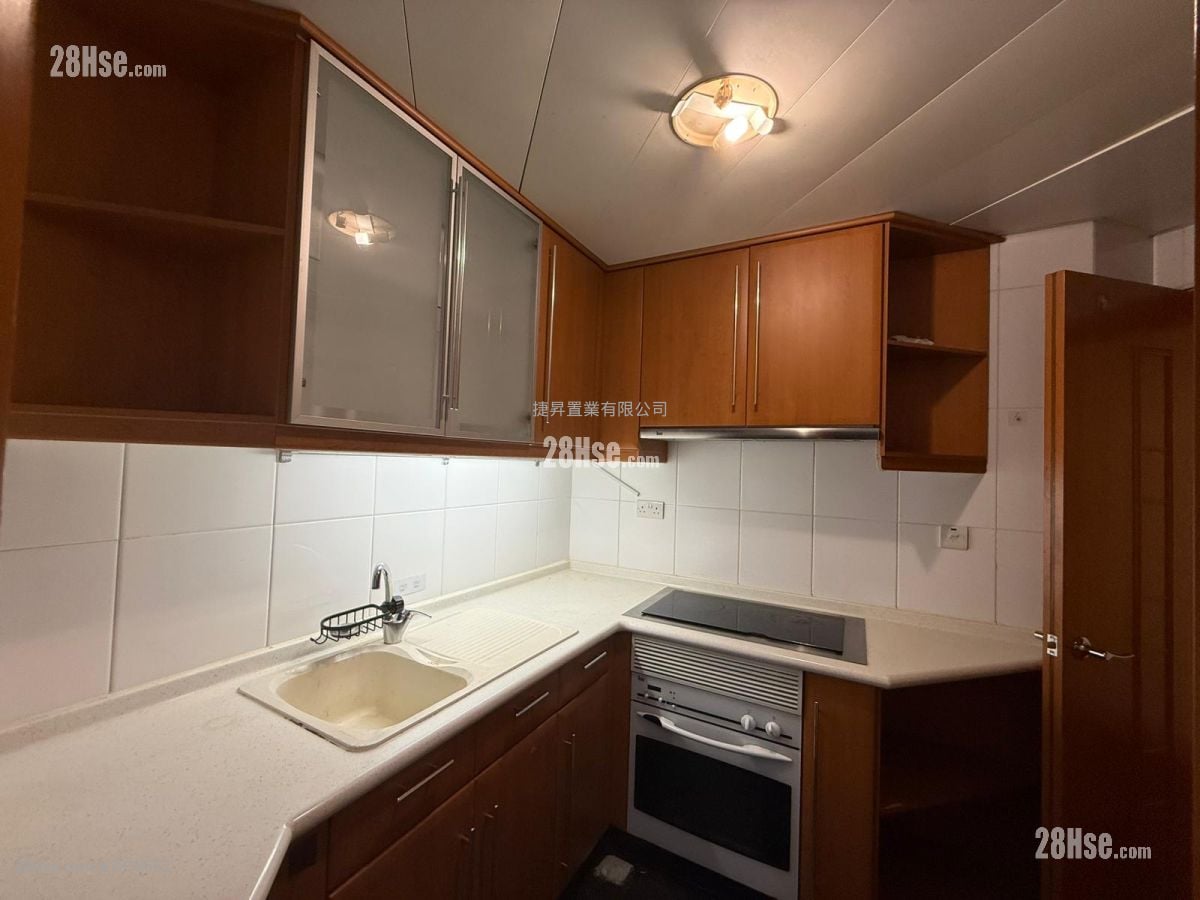 Royal Peninsula Sell 3 Bedrooms , 1 Bathroom 647 ft²