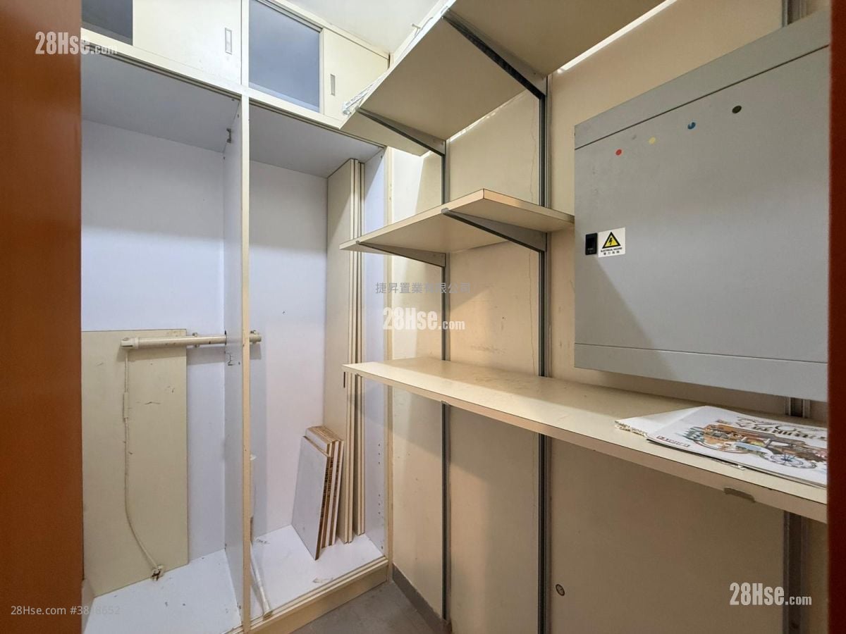 Royal Peninsula Sell 3 Bedrooms , 1 Bathroom 647 ft²