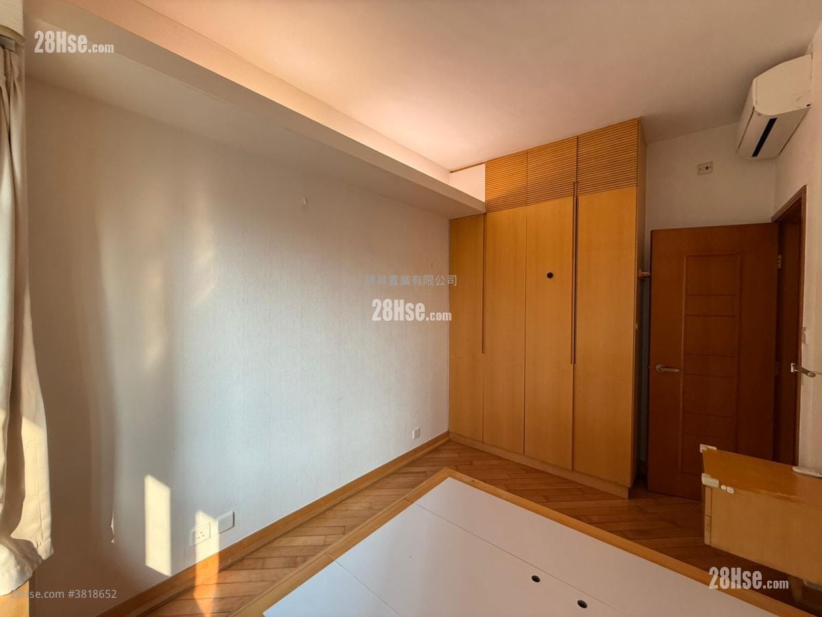 Royal Peninsula Sell 3 Bedrooms , 1 Bathroom 647 ft²