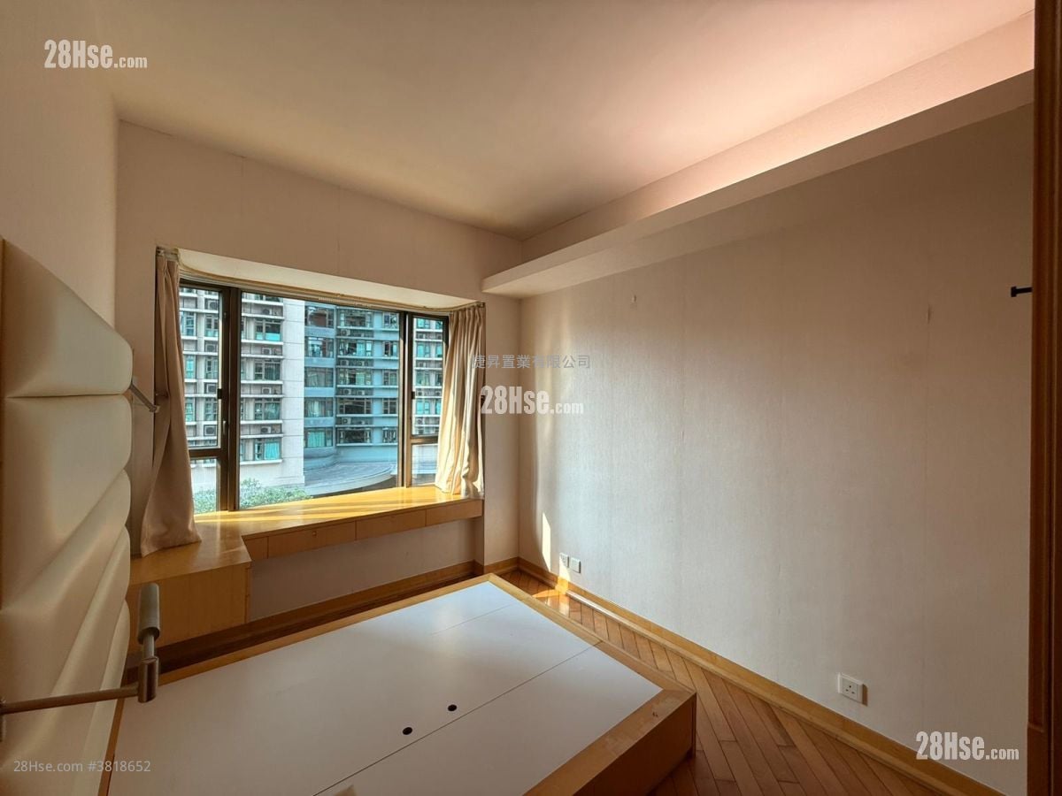 Royal Peninsula Sell 3 Bedrooms , 1 Bathroom 647 ft²