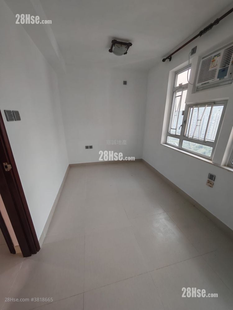 新兴花园 租盘 592 平方尺