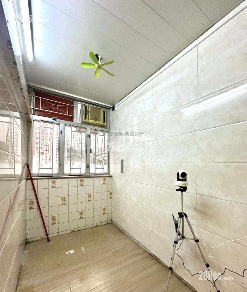 柴灣戲院大廈 租盤 3 房 , 1 浴室 399 平方呎