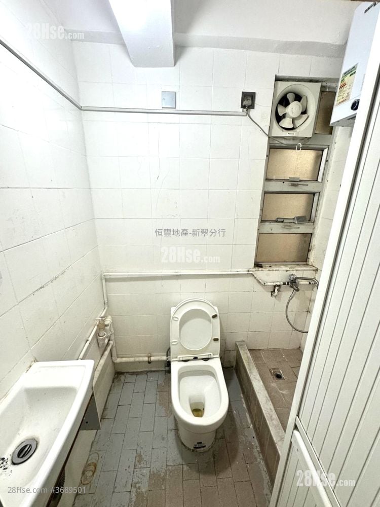 柴灣戲院大廈 租盤 3 房 , 1 浴室 399 平方呎