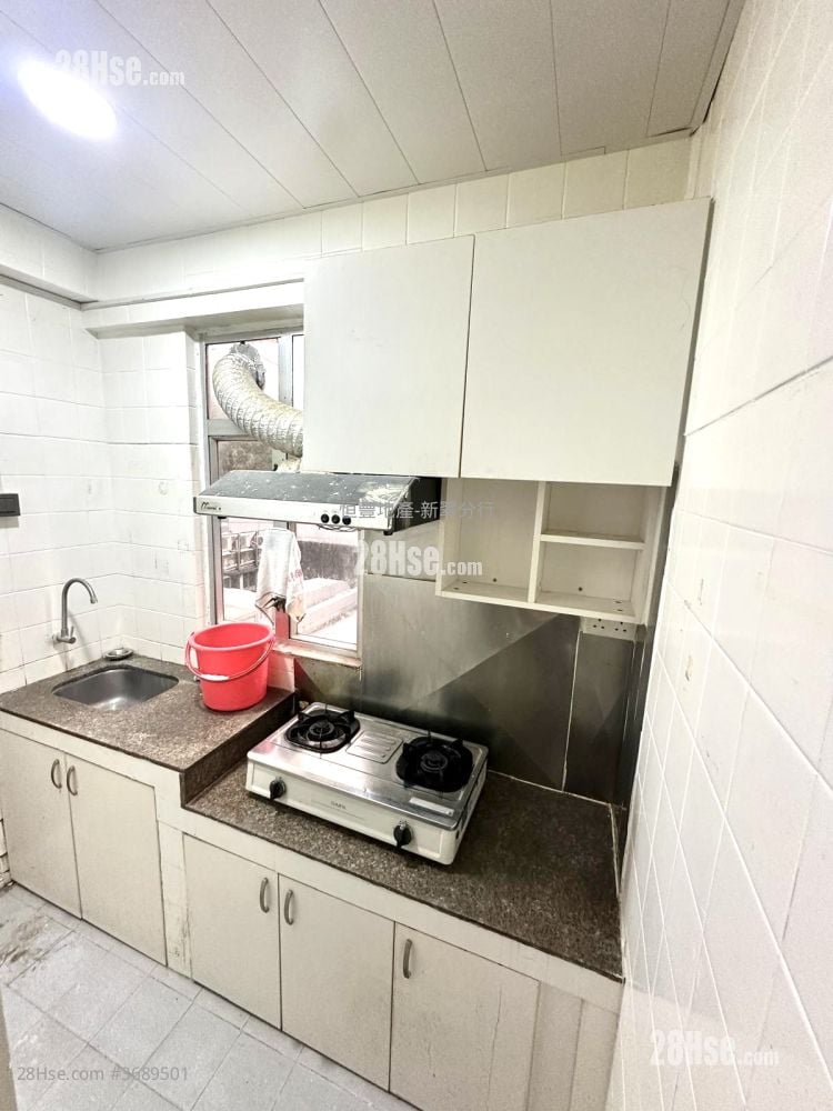 柴灣戲院大廈 租盤 3 房 , 1 浴室 399 平方呎