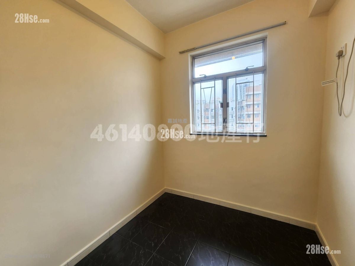 八號花園 租盤 438 平方呎