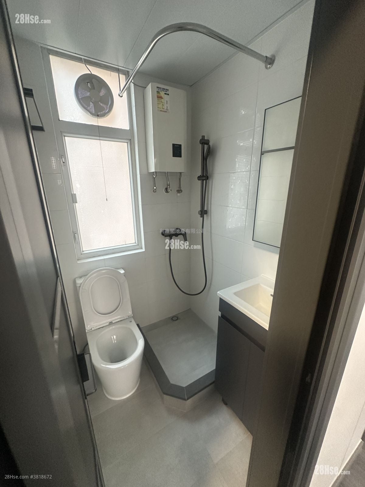 富利来大厦 租盘 238 平方尺