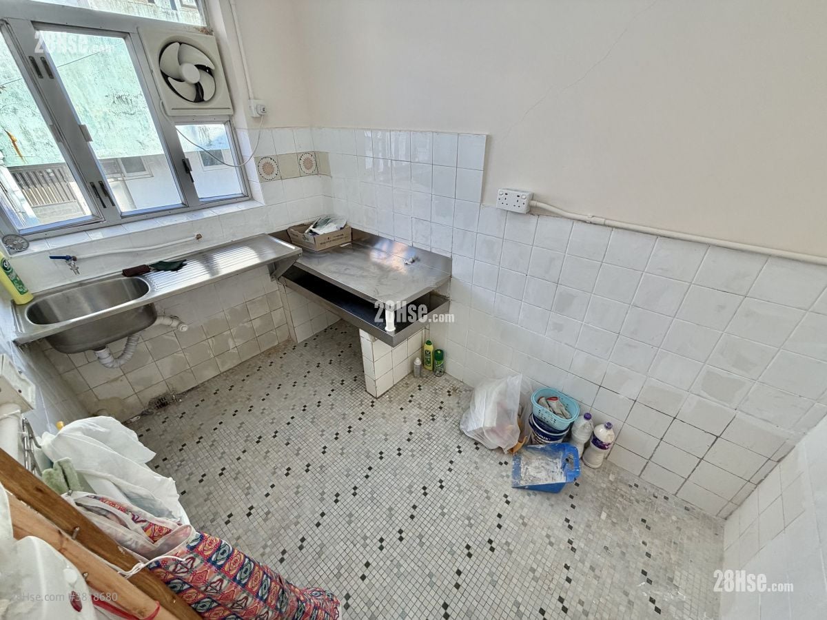 唐楼 租盘 2 房 , 1 浴室 380 平方尺