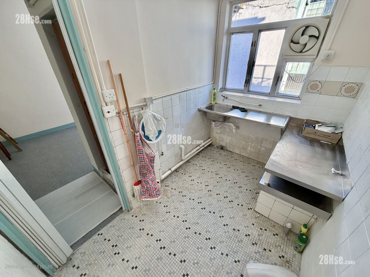 唐楼 租盘 2 房 , 1 浴室 380 平方尺