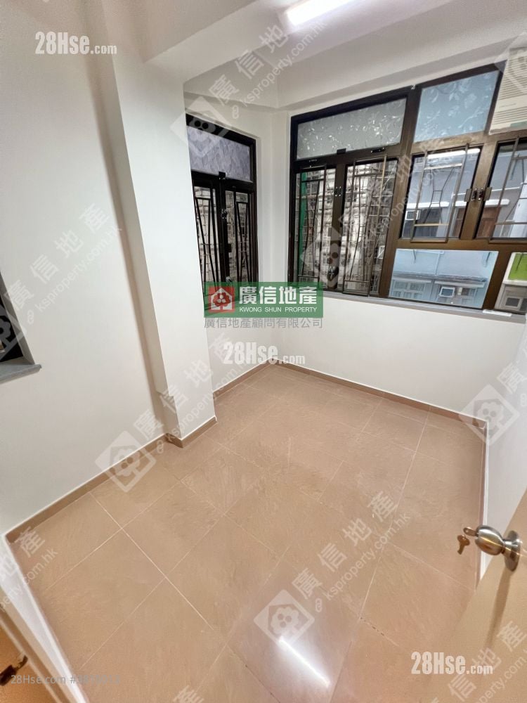 Chung Hing Building Sell 2 Bedrooms , 1 Bathroom 374 ft²