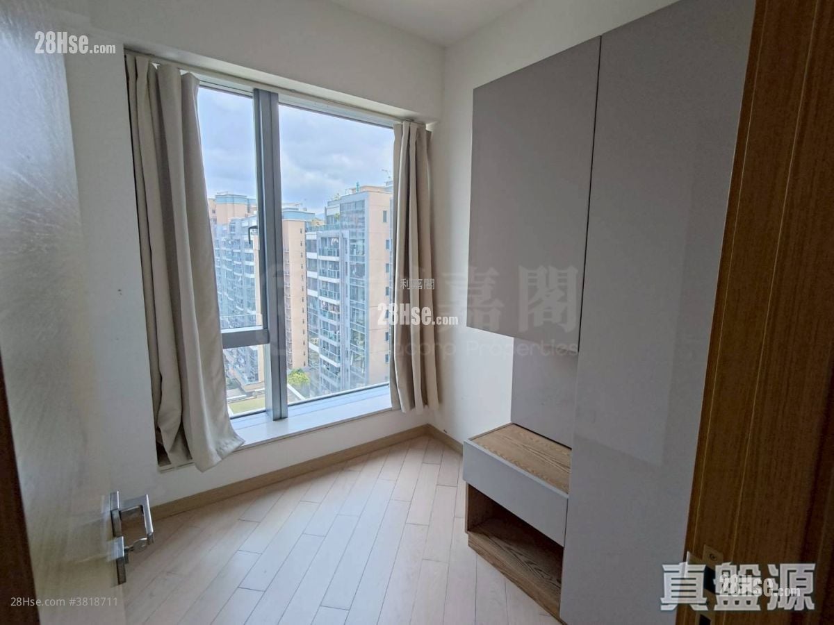 峻巒 租盤 3 房 716 平方呎