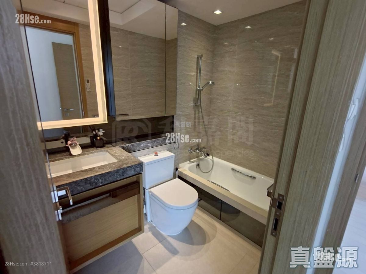 峻巒 租盤 3 房 716 平方呎