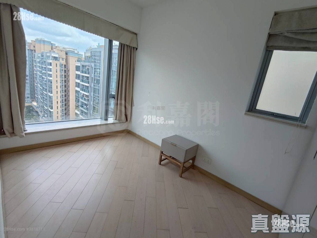 峻巒 租盤 3 房 716 平方呎