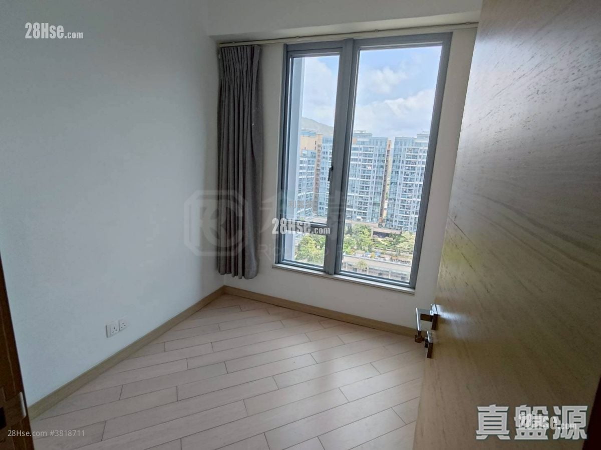 峻巒 租盤 3 房 716 平方呎