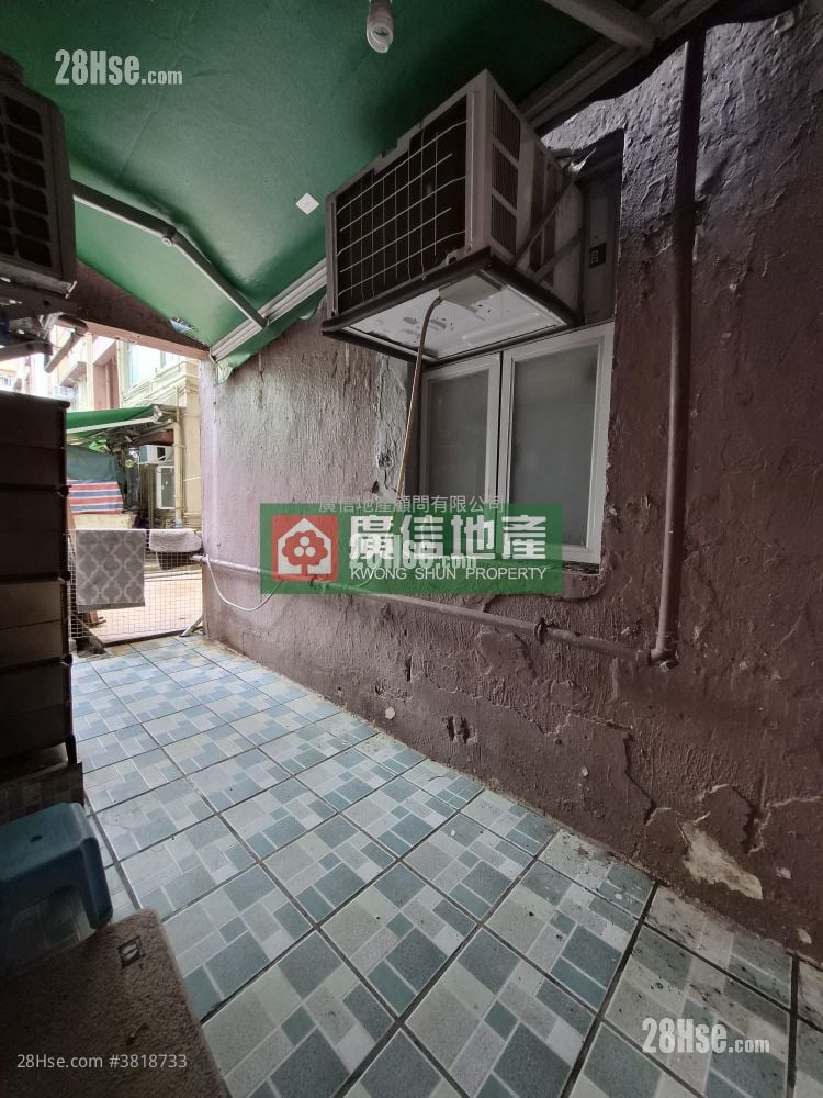 Shun King Building Rental 2 Bedrooms , 1 Bathroom 215 ft²